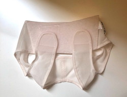 顔の脂肪吸引後使用するサポーター・裏