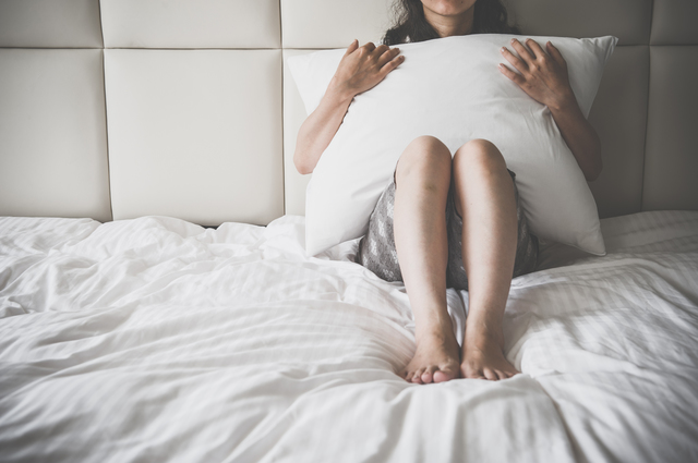 落ち込む女性イメージ